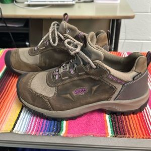 Women's Keen Hiking shoes worn once.